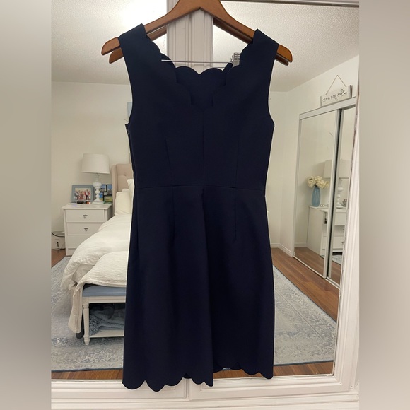 Like New Gorgeous Navy J. crew Scalloped Dress - Size 2 - Picture 5 of 10